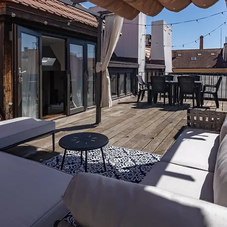 Old Town Rooftop On Karlova Near Charles Bridge شقة براغ