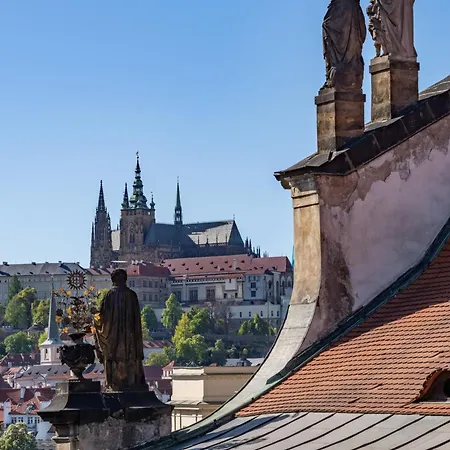 Old Town Rooftop On Karlova Near Charles Bridge شقة براغ